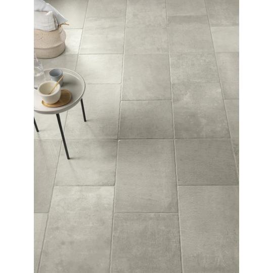 rusztikus szelu szurke jarolap csempe padlolap burkolat mediterran vintage kohatasu vintage lepcso kulteri medence vilagos furdoszoba homok szinu nappali terasz lekerekitett isla ceramica opus lameridiana fagyallo burkolatok patinas.jpg